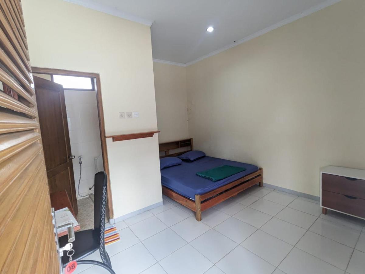 Rumah Pagar Merah Homestay Джокьякарта Экстерьер фото