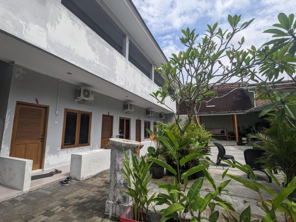 Rumah Pagar Merah Homestay Джокьякарта Экстерьер фото