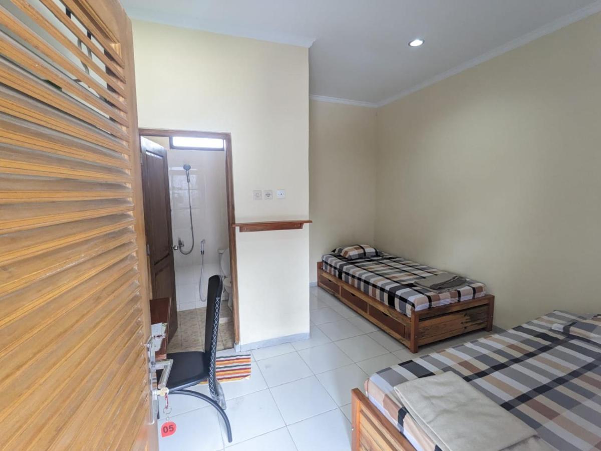 Rumah Pagar Merah Homestay Джокьякарта Экстерьер фото
